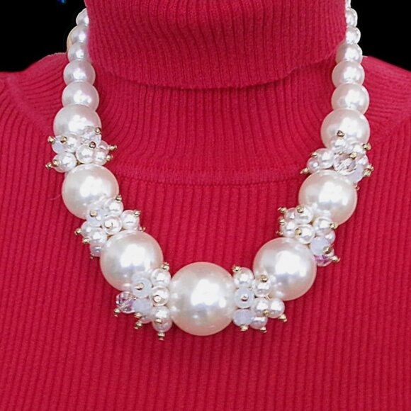 Large pearl bead necklace with big and bold round white pearl beads - Picture 1 of 5